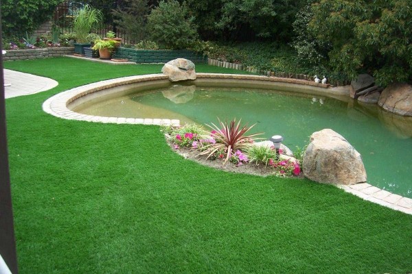 Leisure lawns pull artificial grass