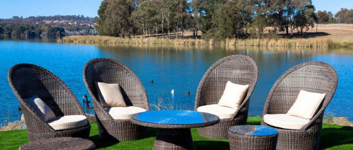 Outdoor chairs on artificial lawn 2